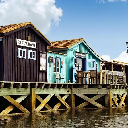 4 Bedroom Stunning In Holiday home